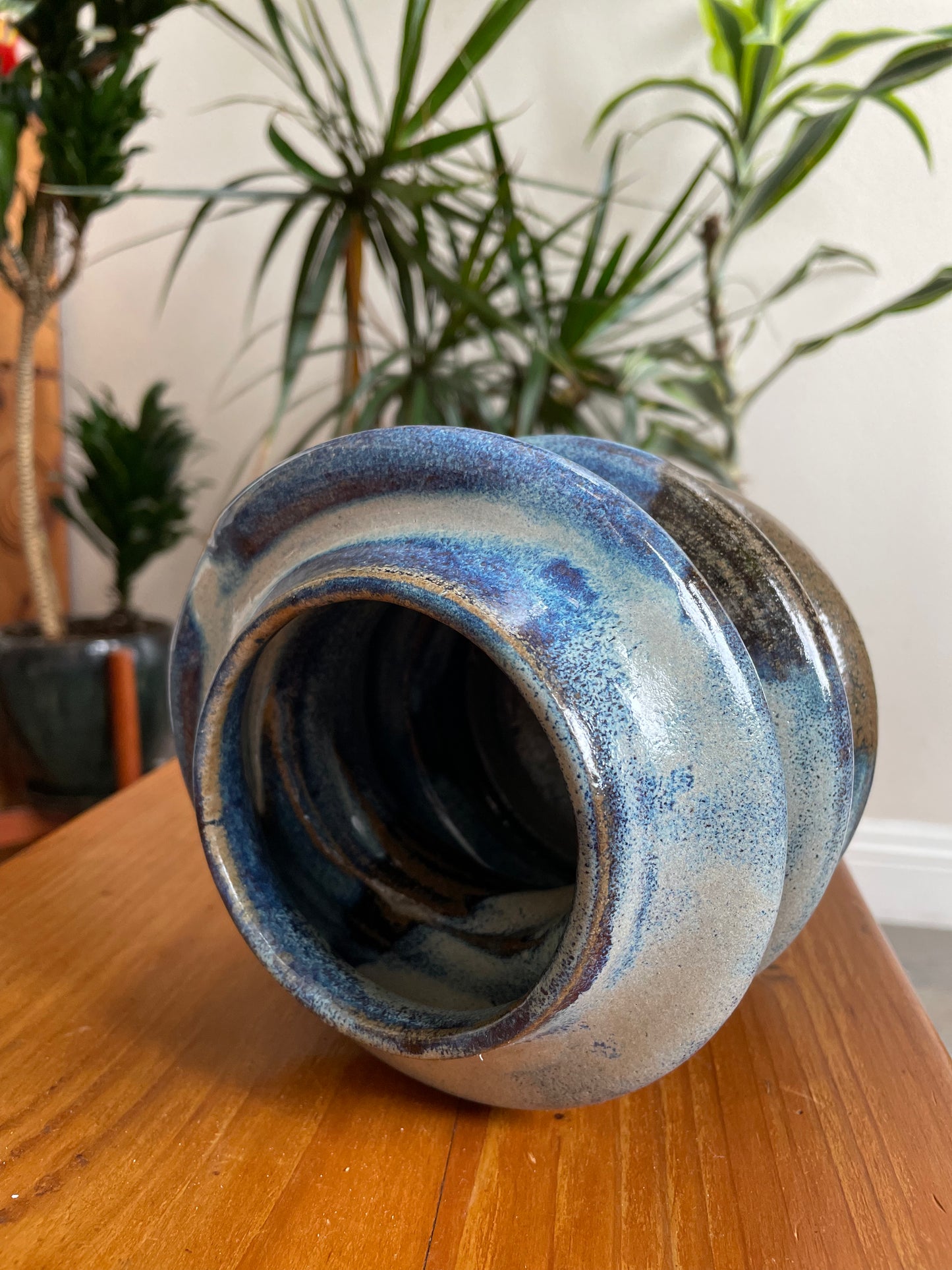 Wavy vase